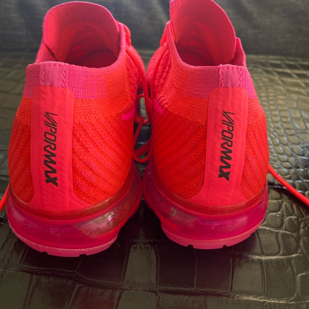 NEW Woman’s 7.5 Nike Air VaporMax Flyknit Hyper Punch / Punk Blast # 849557 - Picture 13 of 16